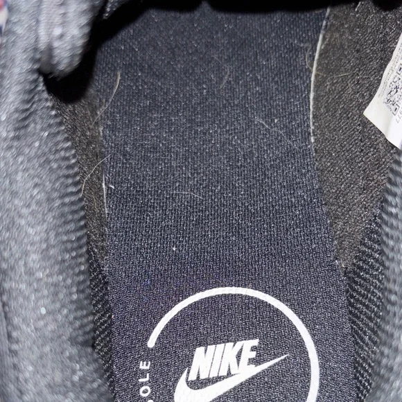 Nike women’s black and White Low-Top platform Sneakers - Picture 7 of 11